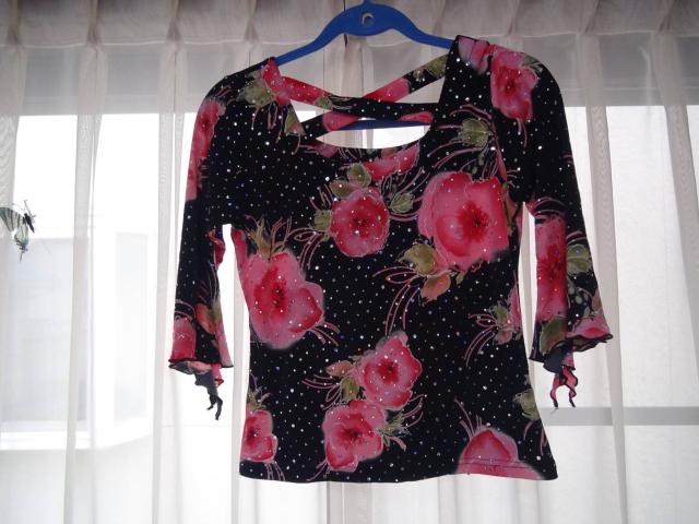 素晴らしく綺麗な花柄の服(L)!。 < 女性ファッション  素晴らしく綺麗な花柄の服(L)!。 < 女性ファッションの