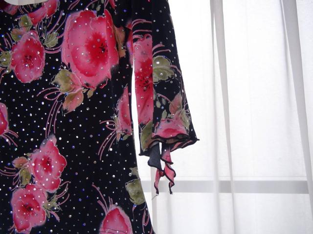 素晴らしく綺麗な花柄の服(L)!。 < 女性ファッション  素晴らしく綺麗な花柄の服(L)!。 < 女性ファッションの