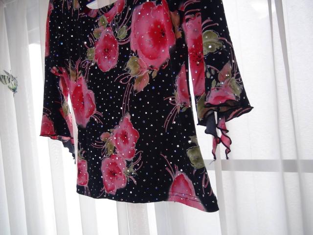 素晴らしく綺麗な花柄の服(L)!。 < 女性ファッション  素晴らしく綺麗な花柄の服(L)!。 < 女性ファッションの