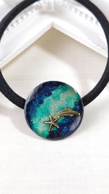 宇宙と流れ星のヘアゴム  レジン  ハンドメイド < 女性ファッション  宇宙と流れ星のヘアゴム  レジン  ハンドメイド < 女性ファッションの