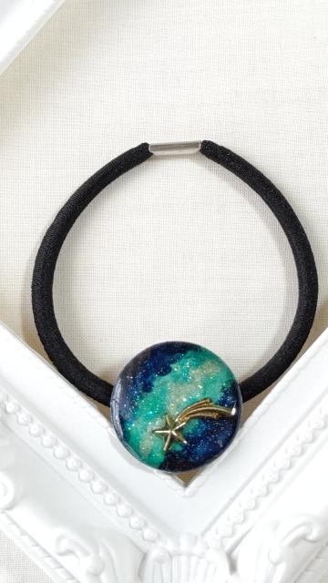 宇宙と流れ星のヘアゴム  レジン  ハンドメイド < 女性ファッション  宇宙と流れ星のヘアゴム  レジン  ハンドメイド < 女性ファッションの