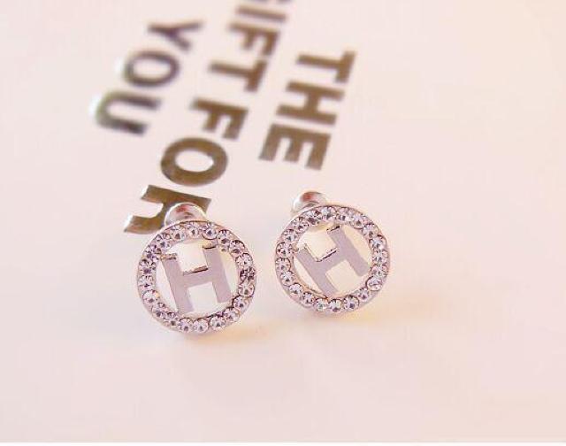 【送料無料】高級感※H型 ピアス レディース 贈り物 プレゼント Czダイヤ ホワイトゴールド S925 新品 < 女性アクセサリー/時計  【送料無料】高級感※H型 ピアス レディース 贈り物 プレゼント Czダイヤ ホワイトゴールド S925 新品  < 女性アクセサリー/時計の