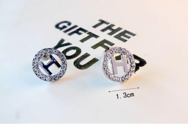 【送料無料】高級感※H型 ピアス レディース 贈り物 プレゼント Czダイヤ ホワイトゴールド S925 新品 < 女性アクセサリー/時計  【送料無料】高級感※H型 ピアス レディース 贈り物 プレゼント Czダイヤ ホワイトゴールド S925 新品 < 女性アクセサリー/時計の