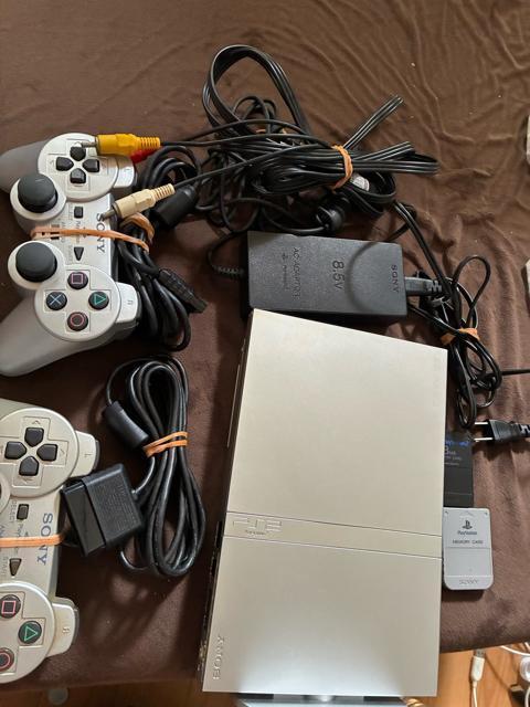 PlayStation2 SCPH-75000 プレイステーション2 シルバー < ゲーム本体/ソフト PlayStation2 SCPH-75000 プレイステーション2 シルバー < ゲーム本体/ソフトの
