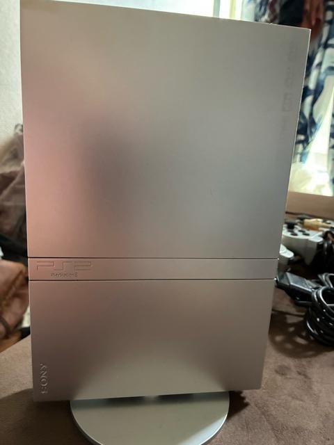 PlayStation2 SCPH-75000 プレイステーション2 シルバー < ゲーム本体/ソフト PlayStation2 SCPH-75000 プレイステーション2 シルバー < ゲーム本体/ソフトの