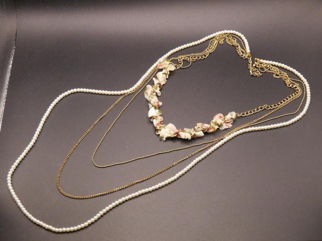 新品 アンティーク調 異素材4連チェーン フェイクパール ロングネックレス < 女性アクセサリー/時計 新品 アンティーク調 異素材4連チェーン フェイクパール ロングネックレス < 女性アクセサリー/時計の