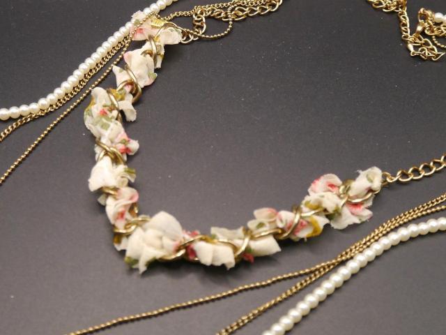 新品 アンティーク調 異素材4連チェーン フェイクパール ロングネックレス < 女性アクセサリー/時計 新品 アンティーク調 異素材4連チェーン フェイクパール ロングネックレス < 女性アクセサリー/時計の