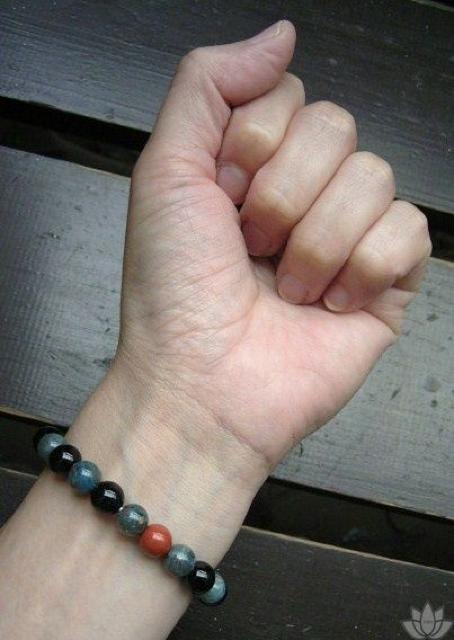 アパタイトxオニキスxレッドジャスパーブレスレット < 女性アクセサリー/時計 アパタイトxオニキスxレッドジャスパーブレスレット < 女性アクセサリー/時計の