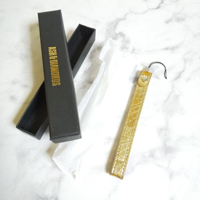セレブ系!!★ASH&DIAMONDS★キラキラ携帯ストラップゴールド★中古品 < ブランド  セレブ系!!★ASH&DIAMONDS★キラキラ携帯ストラップゴールド★中古品 < ブランドの
