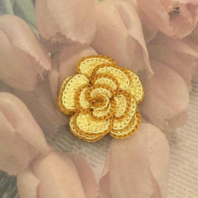 ハンドメイド♪レース編み 薔薇風お花モチーフのブローチ < 女性ファッション  ハンドメイド♪レース編み 薔薇風お花モチーフのブローチ  < 女性ファッションの