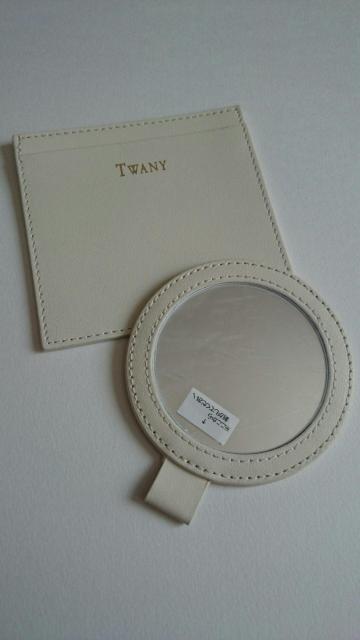 新品未使用★トワニー★ノベルティ本革製ミラー★ケース付き★ < 女性ファッション  新品未使用★トワニー★ノベルティ本革製ミラー★ケース付き★  < 女性ファッションの