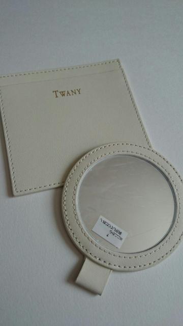 新品未使用★トワニー★ノベルティ本革製ミラー★ケース付き★ < 女性ファッション  新品未使用★トワニー★ノベルティ本革製ミラー★ケース付き★ < 女性ファッションの