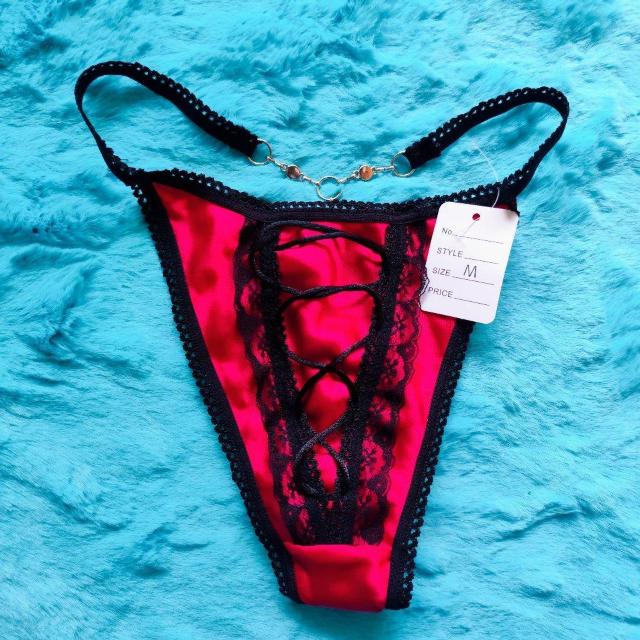 バックジュエリーがSexy。。。フロントレースアップサテン調Tバック。。。パンティー。。。ショーツ。。。レッド。。。 < 女性ファッション  バックジュエリーがSexy。。。フロントレースアップサテン調Tバック。。。パンティー。。。ショーツ。。。レッド。。。  < 女性ファッションの
