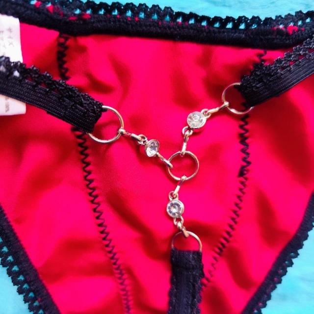 バックジュエリーがSexy。。。フロントレースアップサテン調Tバック。。。パンティー。。。ショーツ。。。レッド。。。 < 女性ファッション  バックジュエリーがSexy。。。フロントレースアップサテン調Tバック。。。パンティー。。。ショーツ。。。レッド。。。 < 女性ファッションの