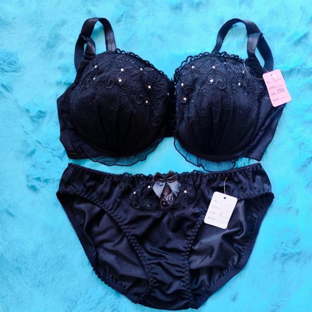大粒ストーンがキラキラ。ジャガード刺繍レースがエロカワ。F85×Lブラック小悪魔ブラジャー&ショーツセット。グラマー大きいサイズ < 女性ファッション  大粒ストーンがキラキラ。ジャガード刺繍レースがエロカワ。F85×Lブラック小悪魔ブラジャー&ショーツセット。グラマー大きいサイズ  < 女性ファッションの