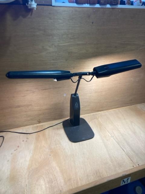 卓上ライト ツインライト 動作品 バタフライライト 蛍光灯スタンド < 家電/AV 卓上ライト ツインライト 動作品 バタフライライト 蛍光灯スタンド < 家電/AVの