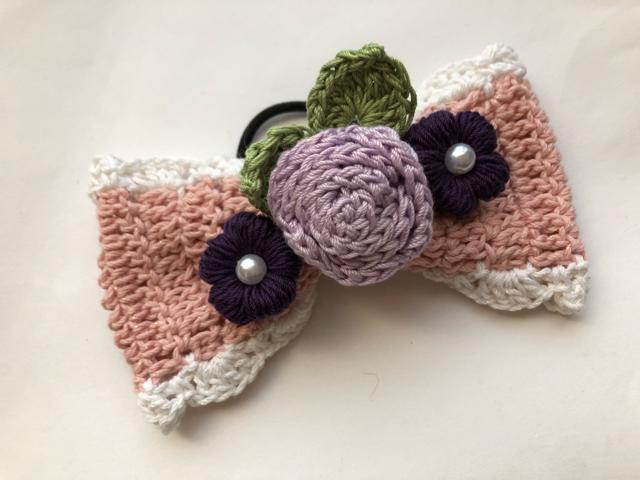 ハンドメイド ヘアゴム 大きめ リボン 巻き巻き薔薇とぷっくり花 < 女性ファッション  ハンドメイド ヘアゴム 大きめ リボン 巻き巻き薔薇とぷっくり花 < 女性ファッションの
