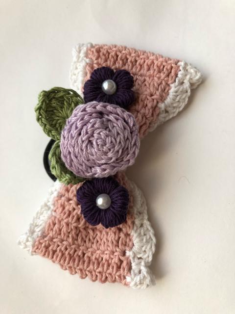 ハンドメイド ヘアゴム 大きめ リボン 巻き巻き薔薇とぷっくり花 < 女性ファッション  ハンドメイド ヘアゴム 大きめ リボン 巻き巻き薔薇とぷっくり花 < 女性ファッションの