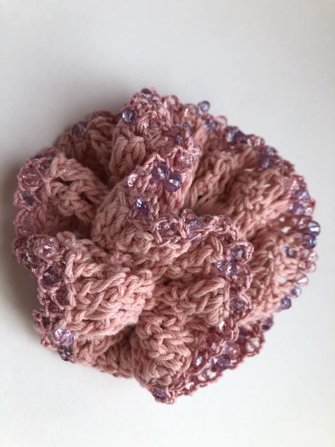 ハンドメイド ボリューム シュシュ ビーズがいっぱい♪♪ < 女性ファッション  ハンドメイド ボリューム シュシュ ビーズがいっぱい♪♪ < 女性ファッションの