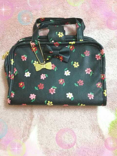 新品☆イング*リボン付き花柄メイクポーチ < ブランド  新品☆イング*リボン付き花柄メイクポーチ  < ブランドの