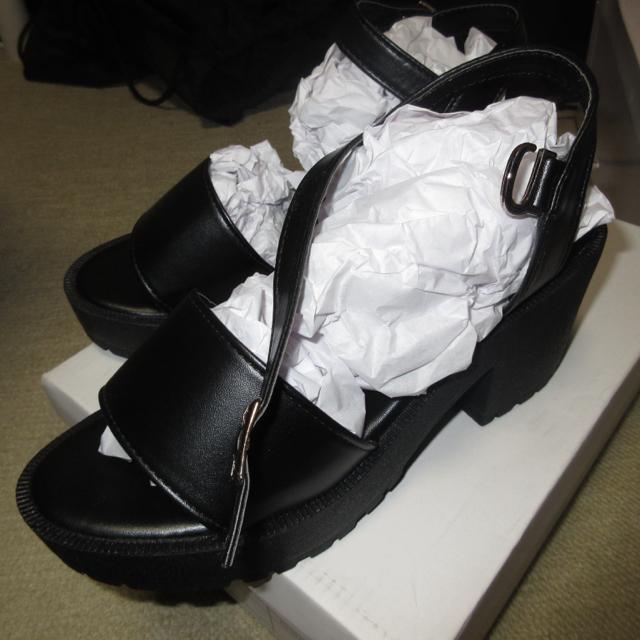 未使用☆グレイルGRL*厚底サンダル*ストラップ付き(ブラック) < ブランド 未使用☆グレイルGRL*厚底サンダル*ストラップ付き(ブラック) < ブランドの