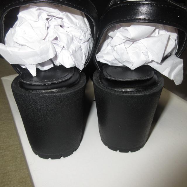 未使用☆グレイルGRL*厚底サンダル*ストラップ付き(ブラック) < ブランド 未使用☆グレイルGRL*厚底サンダル*ストラップ付き(ブラック) < ブランドの