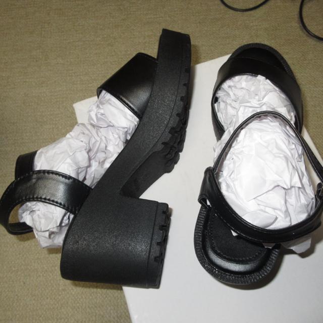 未使用☆グレイルGRL*厚底サンダル*ストラップ付き(ブラック) < ブランド 未使用☆グレイルGRL*厚底サンダル*ストラップ付き(ブラック) < ブランドの