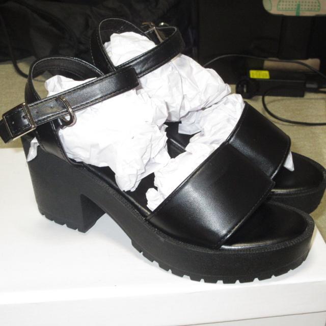 未使用☆グレイルGRL*厚底サンダル*ストラップ付き(ブラック) < ブランド 未使用☆グレイルGRL*厚底サンダル*ストラップ付き(ブラック) < ブランドの