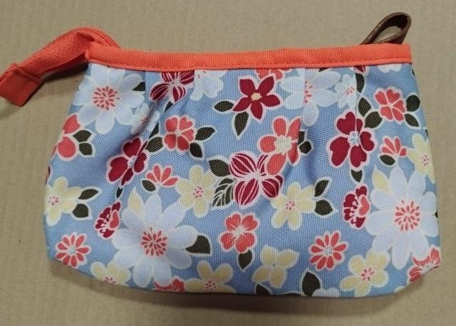 花柄ナイロンポーチ ファスナー付き < 女性ファッション 花柄ナイロンポーチ ファスナー付き < 女性ファッションの