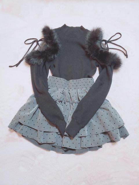 【匿名配送…品名◇衣類】 2点セット ファー付きニット フリルスカート **mii…みぃ** < 女性ファッション 【匿名配送…品名◇衣類】 2点セット ファー付きニット フリルスカート **mii…みぃ** < 女性ファッションの