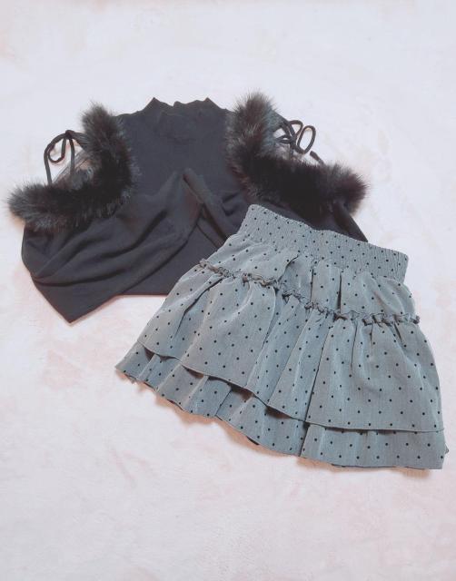 【匿名配送…品名◇衣類】 2点セット ファー付きニット フリルスカート **mii…みぃ** < 女性ファッション 【匿名配送…品名◇衣類】 2点セット ファー付きニット フリルスカート **mii…みぃ** < 女性ファッションの