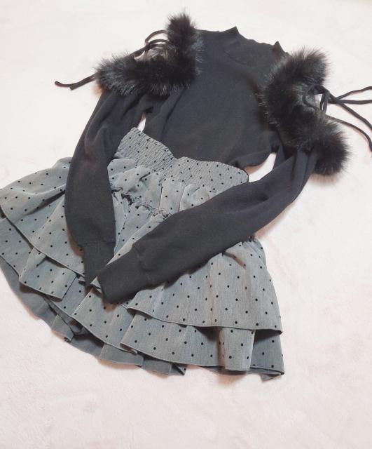 【匿名配送…品名◇衣類】 2点セット ファー付きニット フリルスカート **mii…みぃ** < 女性ファッション 【匿名配送…品名◇衣類】 2点セット ファー付きニット フリルスカート **mii…みぃ** < 女性ファッションの