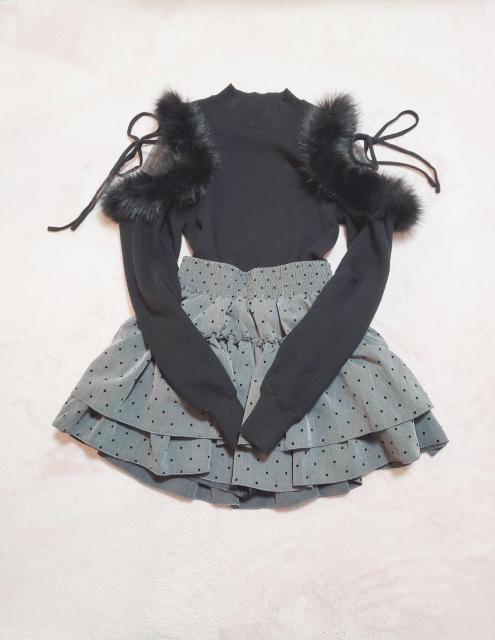 【匿名配送…品名◇衣類】 2点セット ファー付きニット フリルスカート **mii…みぃ** < 女性ファッション 【匿名配送…品名◇衣類】 2点セット ファー付きニット フリルスカート **mii…みぃ** < 女性ファッションの