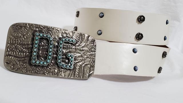 正規レア 限定 ドルチェ&ガッバーナ D&G ロゴ ゴシック装飾バックルL レザーベルト 白×スタッズ×青石 80 75~85cm < ブランド  正規レア 限定 ドルチェ&ガッバーナ D&G ロゴ ゴシック装飾バックルL レザーベルト 白×スタッズ×青石 80 75~85cm  < ブランドの