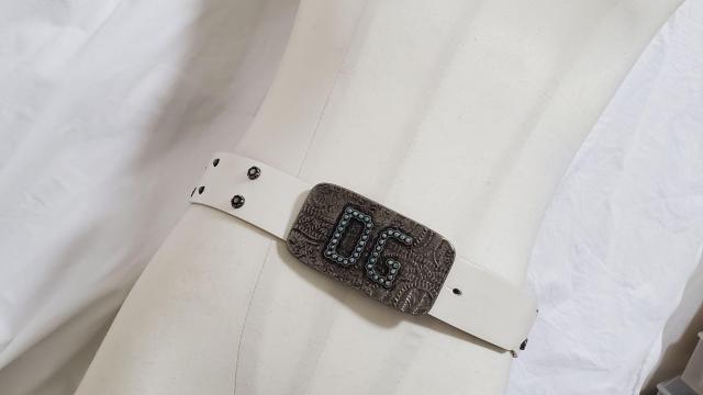 正規レア 限定 ドルチェ&ガッバーナ D&G ロゴ ゴシック装飾バックルL レザーベルト 白×スタッズ×青石 80 75~85cm < ブランド  正規レア 限定 ドルチェ&ガッバーナ D&G ロゴ ゴシック装飾バックルL レザーベルト 白×スタッズ×青石 80 75~85cm < ブランドの
