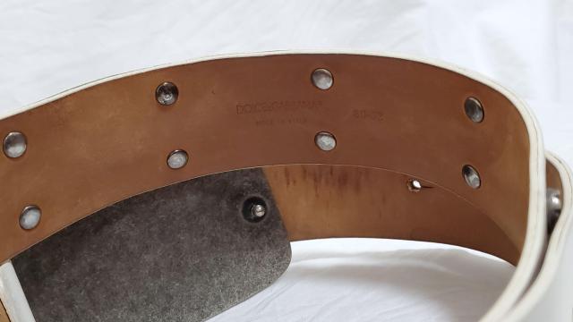 正規レア 限定 ドルチェ&ガッバーナ D&G ロゴ ゴシック装飾バックルL レザーベルト 白×スタッズ×青石 80 75~85cm < ブランド  正規レア 限定 ドルチェ&ガッバーナ D&G ロゴ ゴシック装飾バックルL レザーベルト 白×スタッズ×青石 80 75~85cm < ブランドの