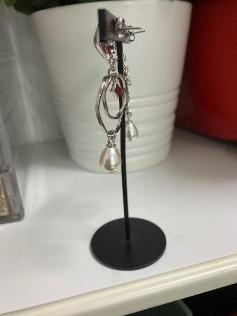 ハンドメイド メタルフープとパールビーズを使ったピアス < 女性ファッション  ハンドメイド メタルフープとパールビーズを使ったピアス < 女性ファッションの