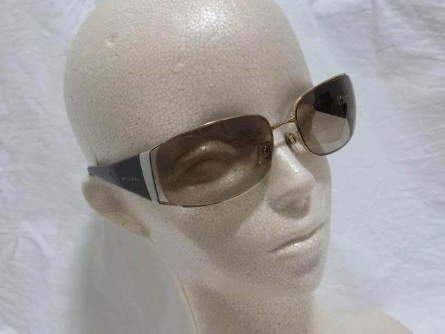 正規 レア ブルガリ ロゴ シャイニーメタルコンビフレーム サングラス 茶 ラグジュアリー オープンスクエア アイウェア 男女兼用 < ブランド 正規 レア ブルガリ ロゴ シャイニーメタルコンビフレーム サングラス 茶 ラグジュアリー オープンスクエア アイウェア 男女兼用 < ブランドの