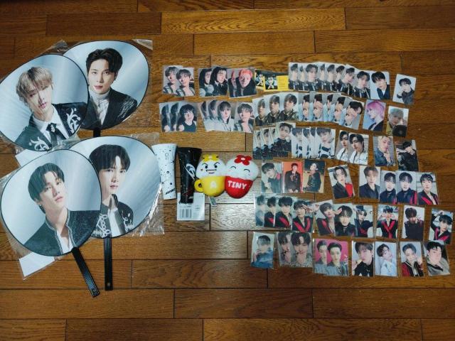 ATEEZ ライティニカバー うちわ トレカ カード ぬいぐるみ まとめ売り < タレントグッズ ATEEZ ライティニカバー うちわ トレカ カード ぬいぐるみ まとめ売り < タレントグッズの