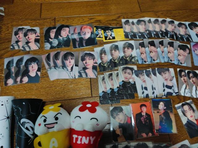 ATEEZ ライティニカバー うちわ トレカ カード ぬいぐるみ まとめ売り < タレントグッズ ATEEZ ライティニカバー うちわ トレカ カード ぬいぐるみ まとめ売り < タレントグッズの