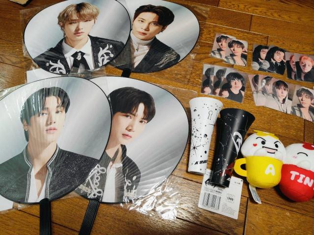ATEEZ ライティニカバー うちわ トレカ カード ぬいぐるみ まとめ売り < タレントグッズ ATEEZ ライティニカバー うちわ トレカ カード ぬいぐるみ まとめ売り < タレントグッズの