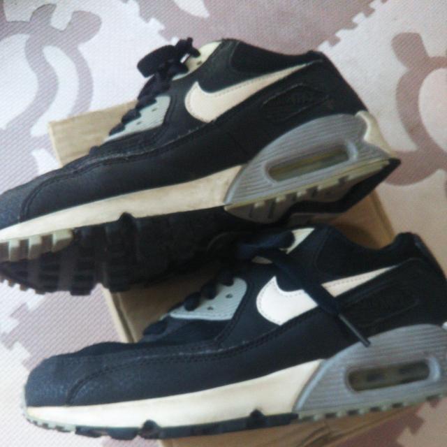 値下げ NIKE エアマックス 23.5p 黒 レディーススニーカー ブラック×ホワイト×グレー < ブランド  値下げ NIKE エアマックス 23.5p 黒 レディーススニーカー ブラック×ホワイト×グレー < ブランドの