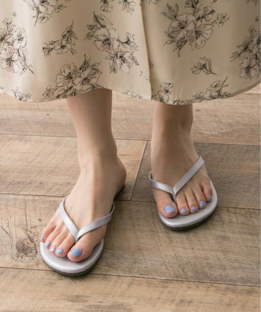 定価3,300円●合皮タウンビーチサンダル●22.5〜23cm●シルバー●URBAN RESEARCHアーバンリサーチ < ブランド  定価3,300円●合皮タウンビーチサンダル●22.5〜23cm●シルバー●URBAN RESEARCHアーバンリサーチ < ブランドの
