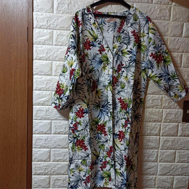 LaLaJupiter★新品★ボタニカル柄トッパーカーデ/白 < 女性ファッション  LaLaJupiter★新品★ボタニカル柄トッパーカーデ/白  < 女性ファッションの