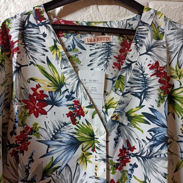 LaLaJupiter★新品★ボタニカル柄トッパーカーデ/白 < 女性ファッション  LaLaJupiter★新品★ボタニカル柄トッパーカーデ/白 < 女性ファッションの