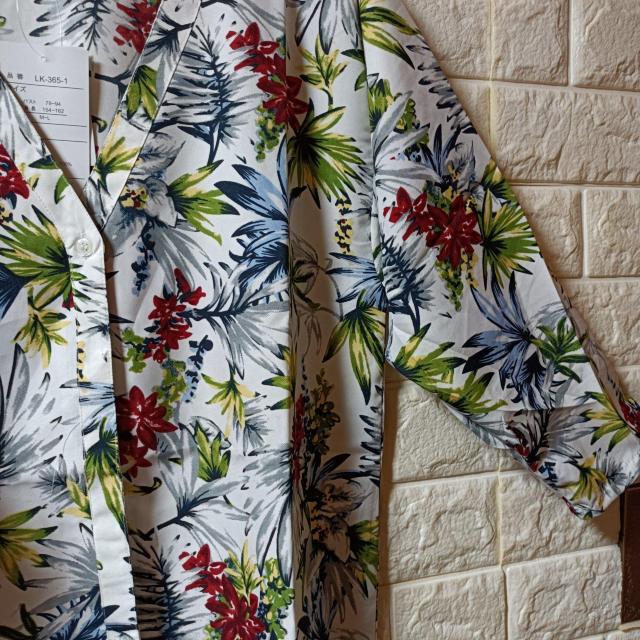 LaLaJupiter★新品★ボタニカル柄トッパーカーデ/白 < 女性ファッション  LaLaJupiter★新品★ボタニカル柄トッパーカーデ/白 < 女性ファッションの