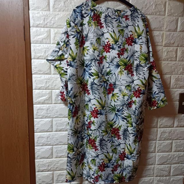 LaLaJupiter★新品★ボタニカル柄トッパーカーデ/白 < 女性ファッション  LaLaJupiter★新品★ボタニカル柄トッパーカーデ/白 < 女性ファッションの