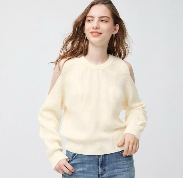 新品☆GU(ジーユー)カットアウトセーターS ナチュラル☆ < ブランド 新品☆GU(ジーユー)カットアウトセーターS ナチュラル☆ < ブランドの