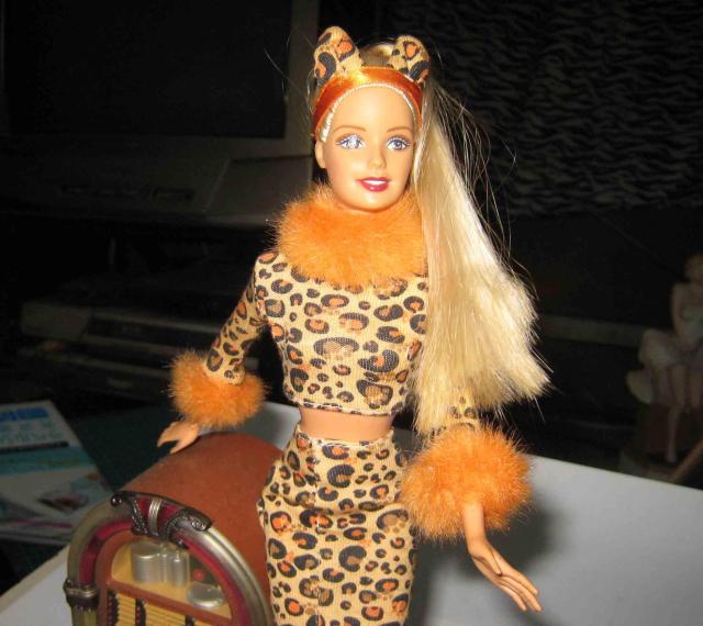 豹柄衣装のバービー人形とジュークボックス レオパード オールディーズ < ホビー 豹柄衣装のバービー人形とジュークボックス レオパード オールディーズ < ホビーの