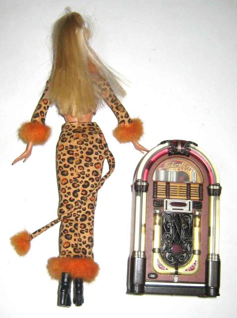豹柄衣装のバービー人形とジュークボックス レオパード オールディーズ < ホビー 豹柄衣装のバービー人形とジュークボックス レオパード オールディーズ < ホビーの